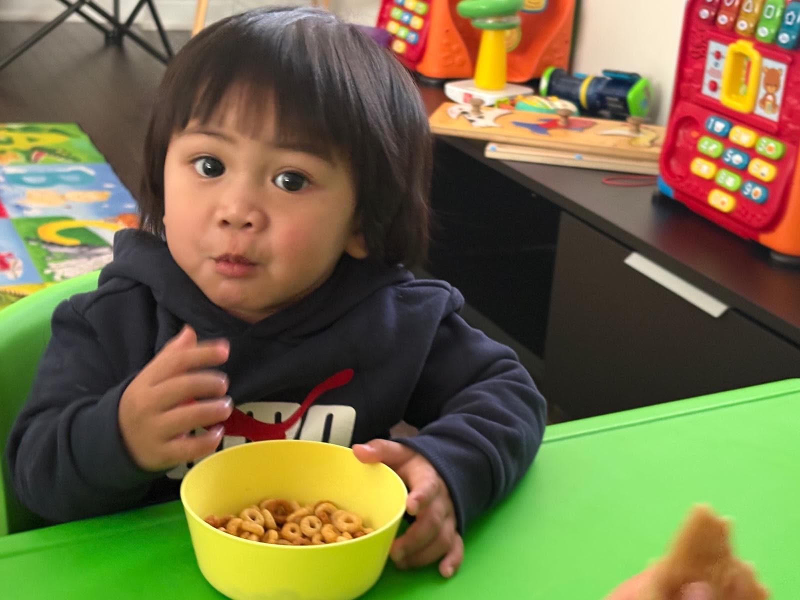 1 kid eating funny