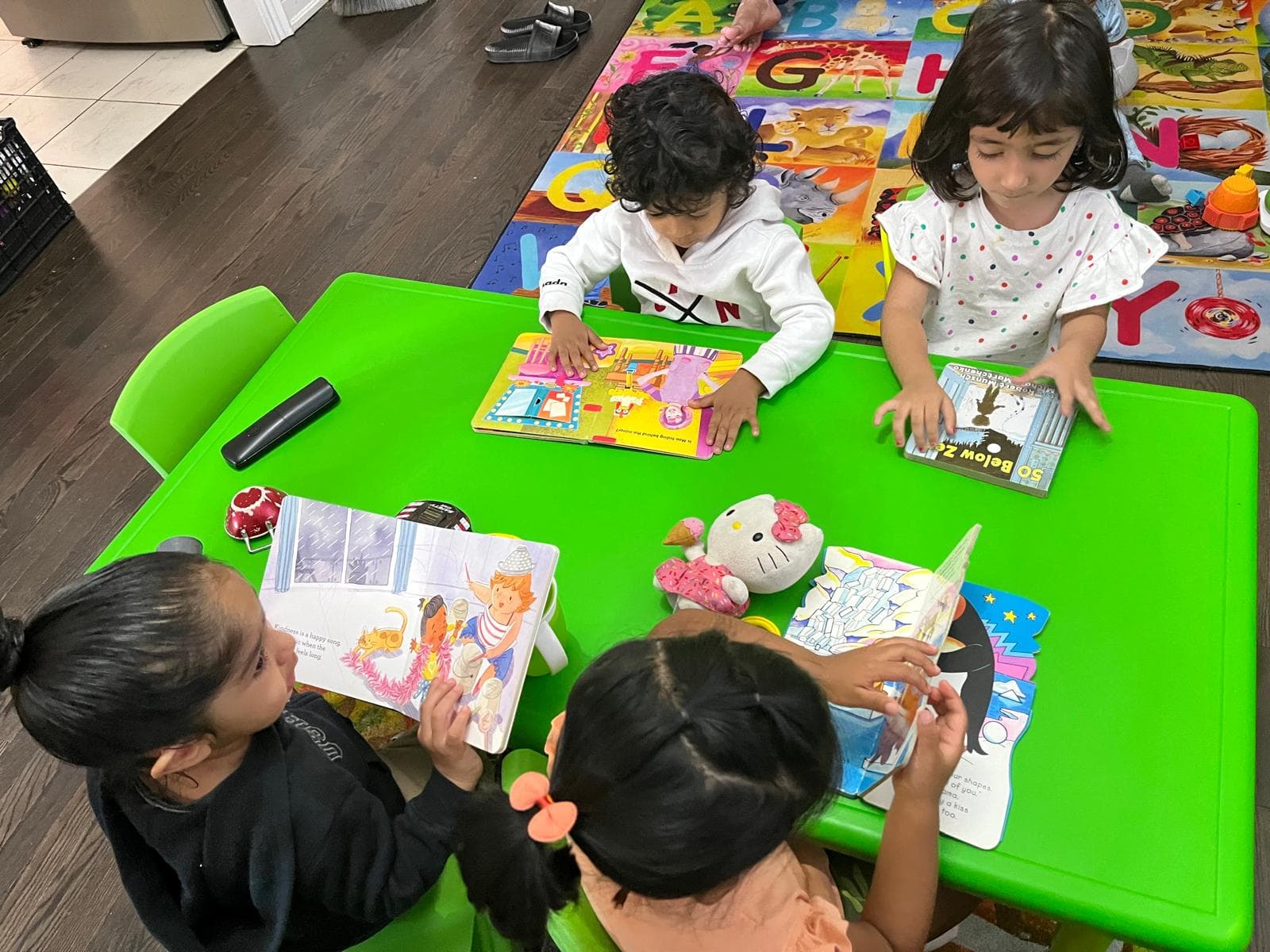 4 kids reading